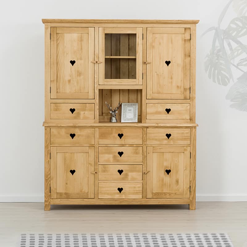 CREDENZA IN LEGNO MASSELLO: DIFFERENZE TRA CREDENZA, MADIA E DISPENSA